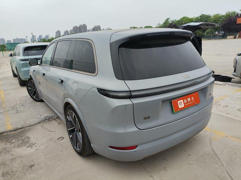 Li Auto L9 2025 — фото автомобиля 1