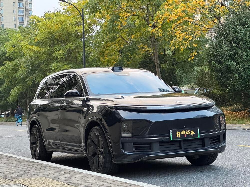 Li Auto L9 2023 — фото автомобиля