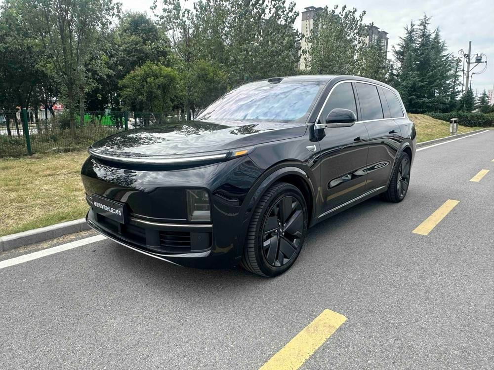 Li Auto L9 2025 — фото автомобиля