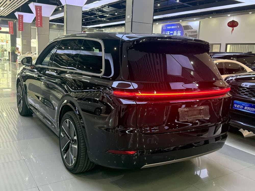 Li Auto L9 2025 — фото автомобиля