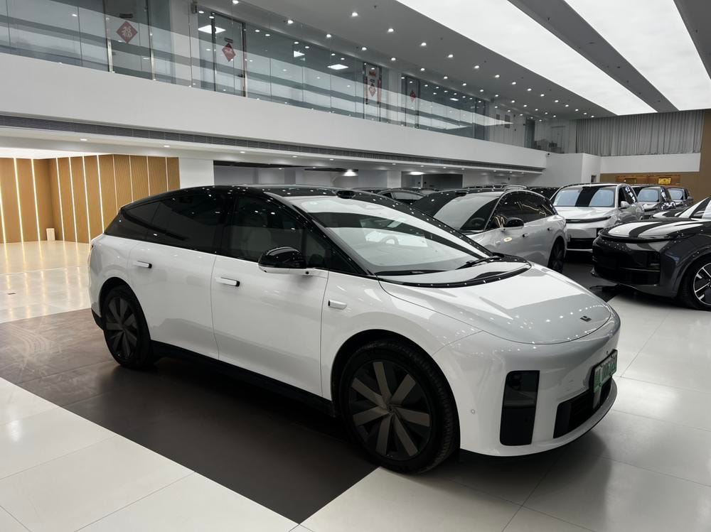 Li Auto Li i6 2025 — фото автомобиля 1