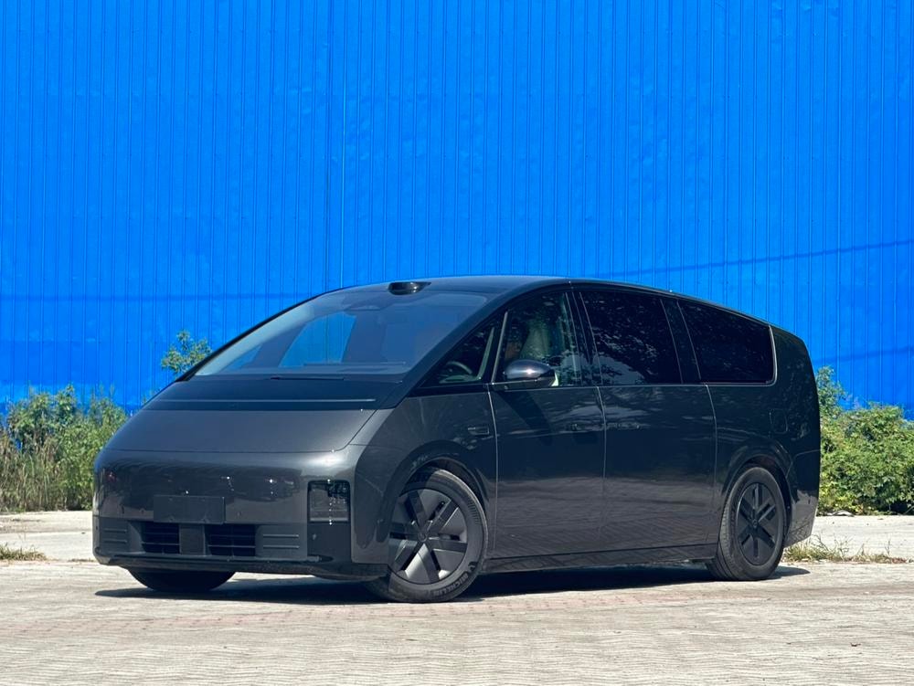 Li Auto MEGA 2025 — фото автомобиля