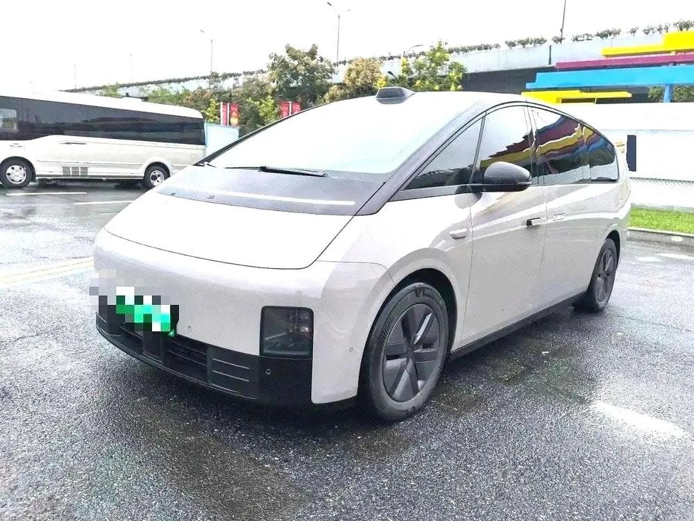 Li Auto MEGA 2024 — фото автомобиля 1