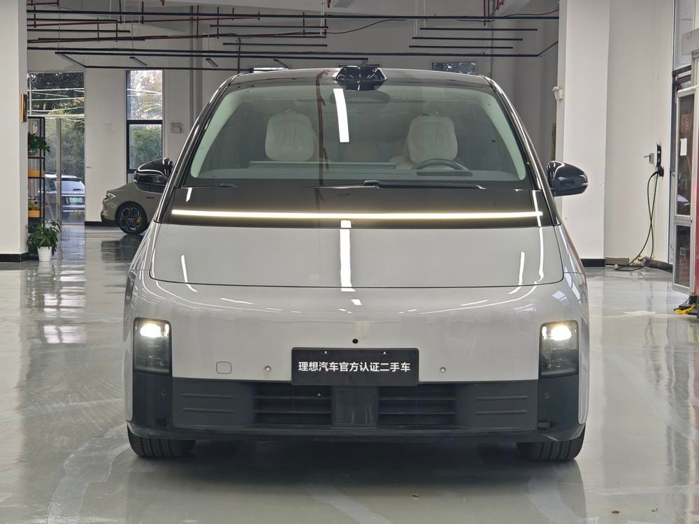 Li Auto MEGA 2024 — фото автомобиля