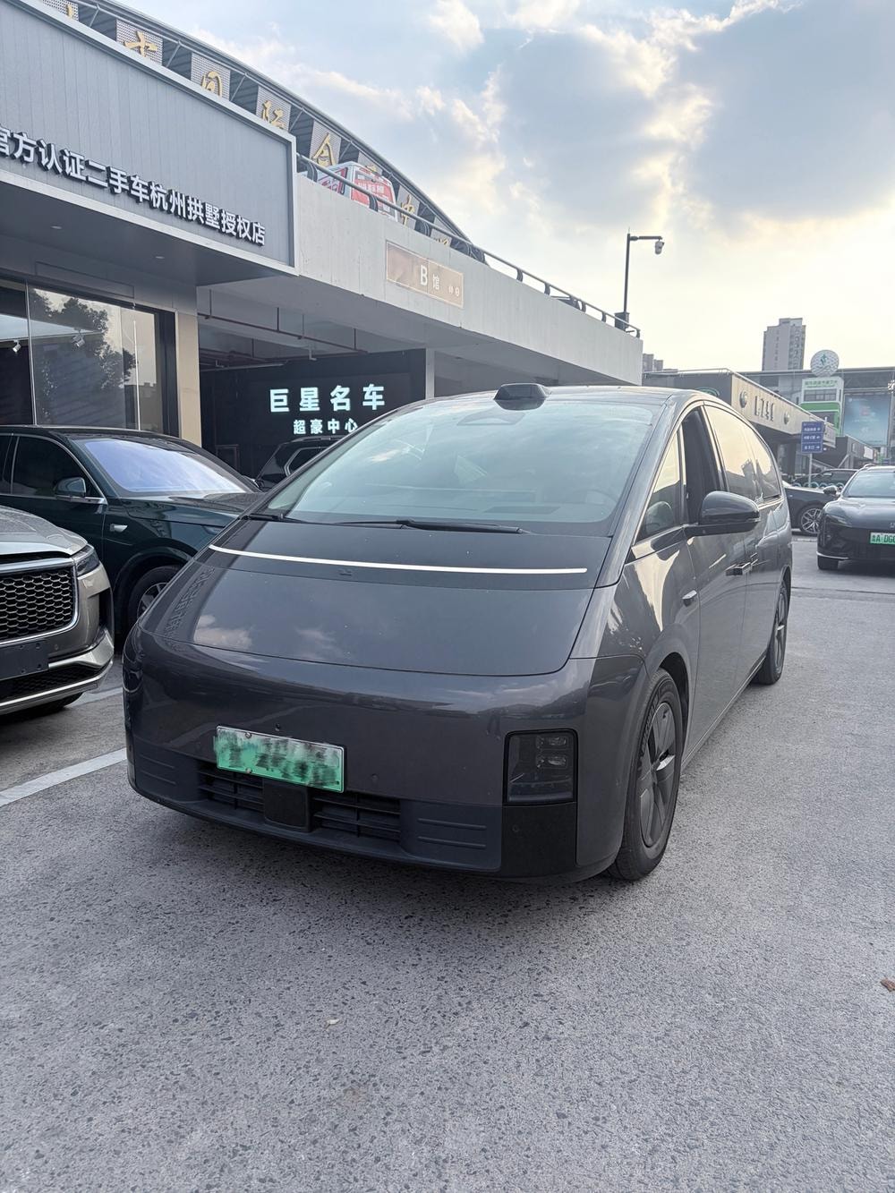 Li Auto MEGA 2024 — фото автомобиля