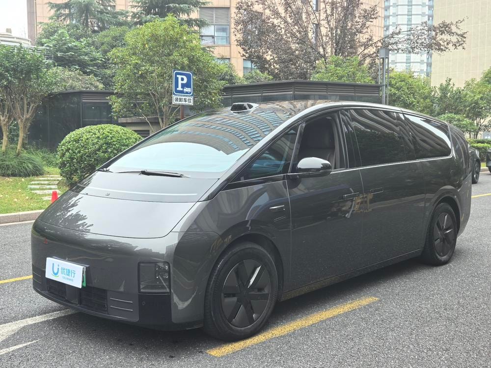 Li Auto MEGA 2024 — фото автомобиля