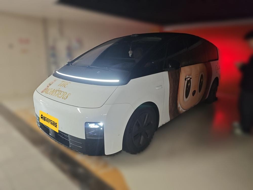 Li Auto MEGA 2025 — фото автомобиля