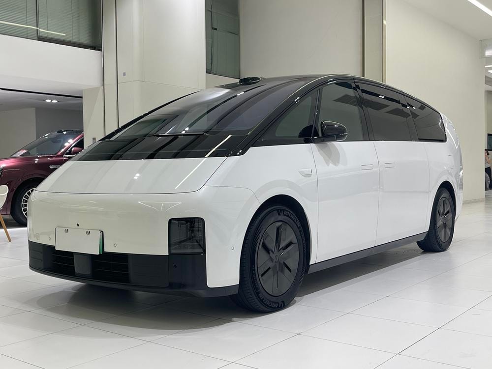 Li Auto MEGA 2025 — фото автомобиля