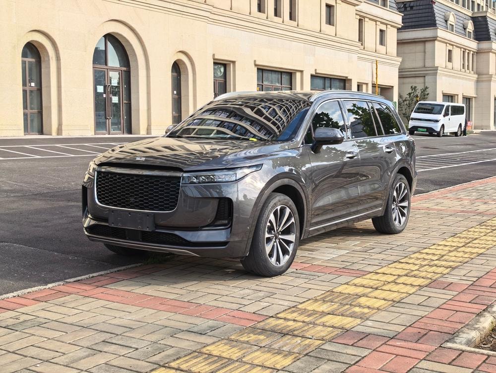 Li Auto ONE 2021 — фото автомобиля