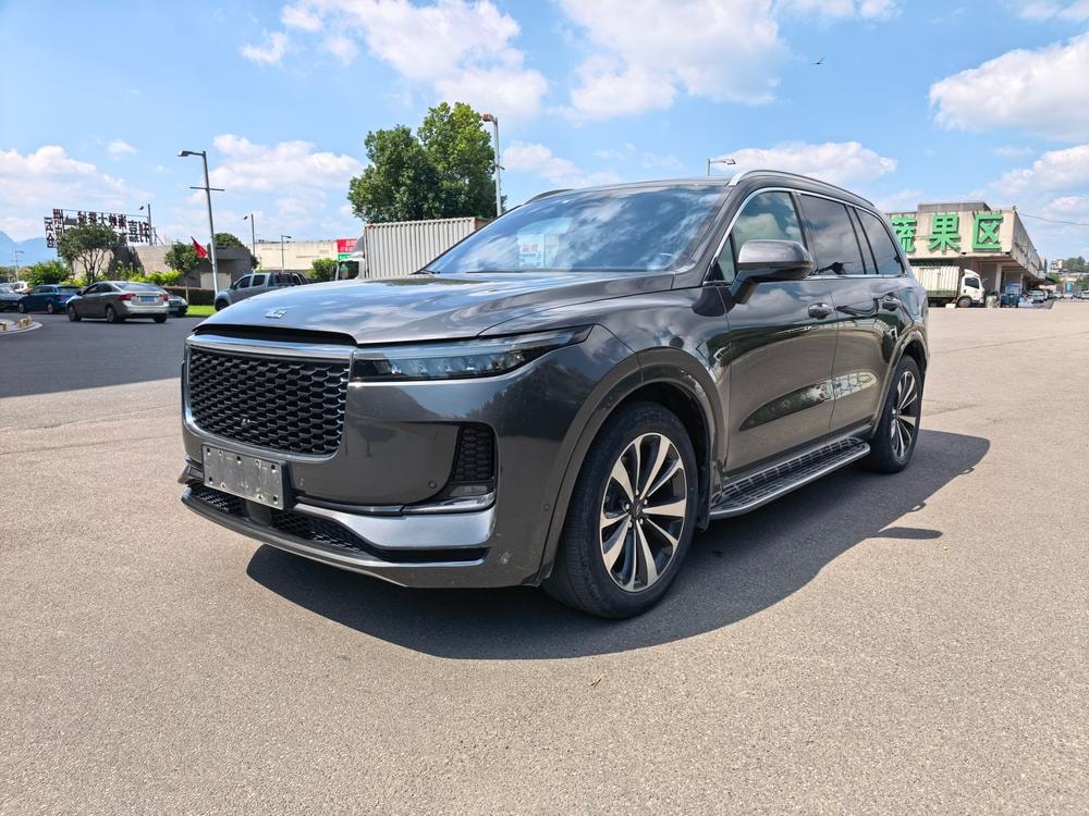 Li Auto ONE 2021 — фото автомобиля 1