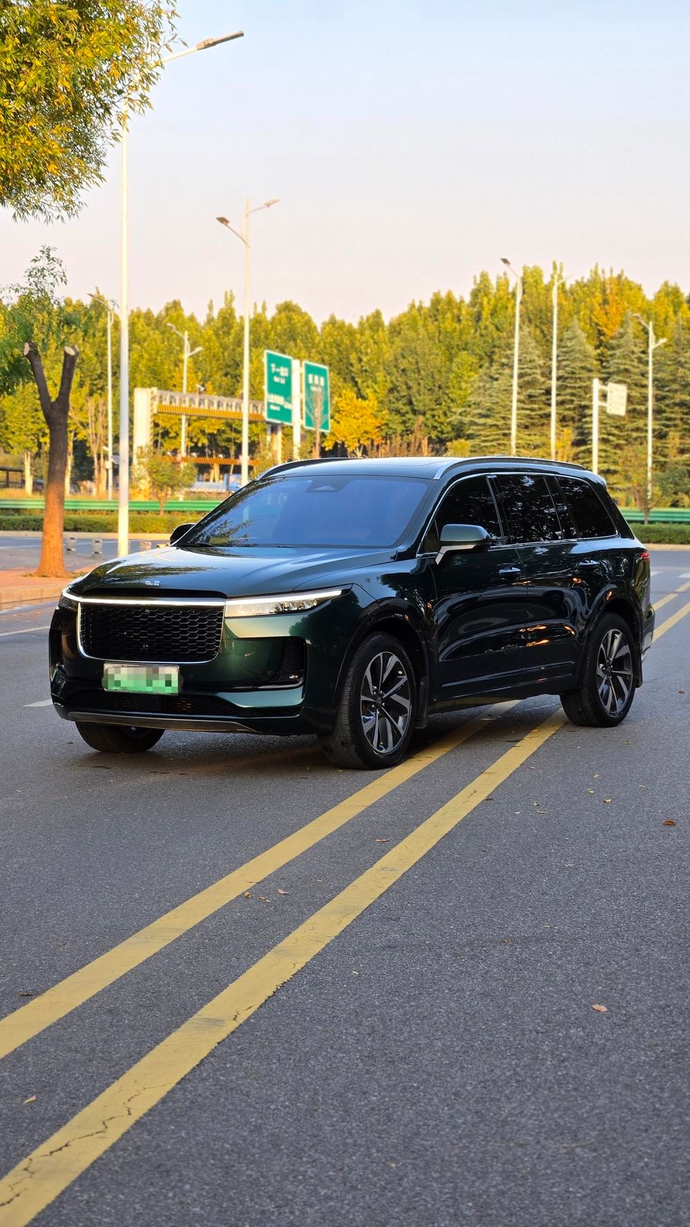 Li Auto ONE 2021 — фото автомобиля 1