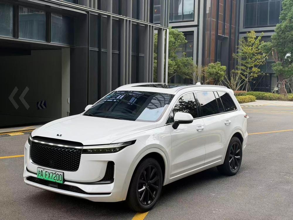 Li Auto ONE 2020 — фото автомобиля 1