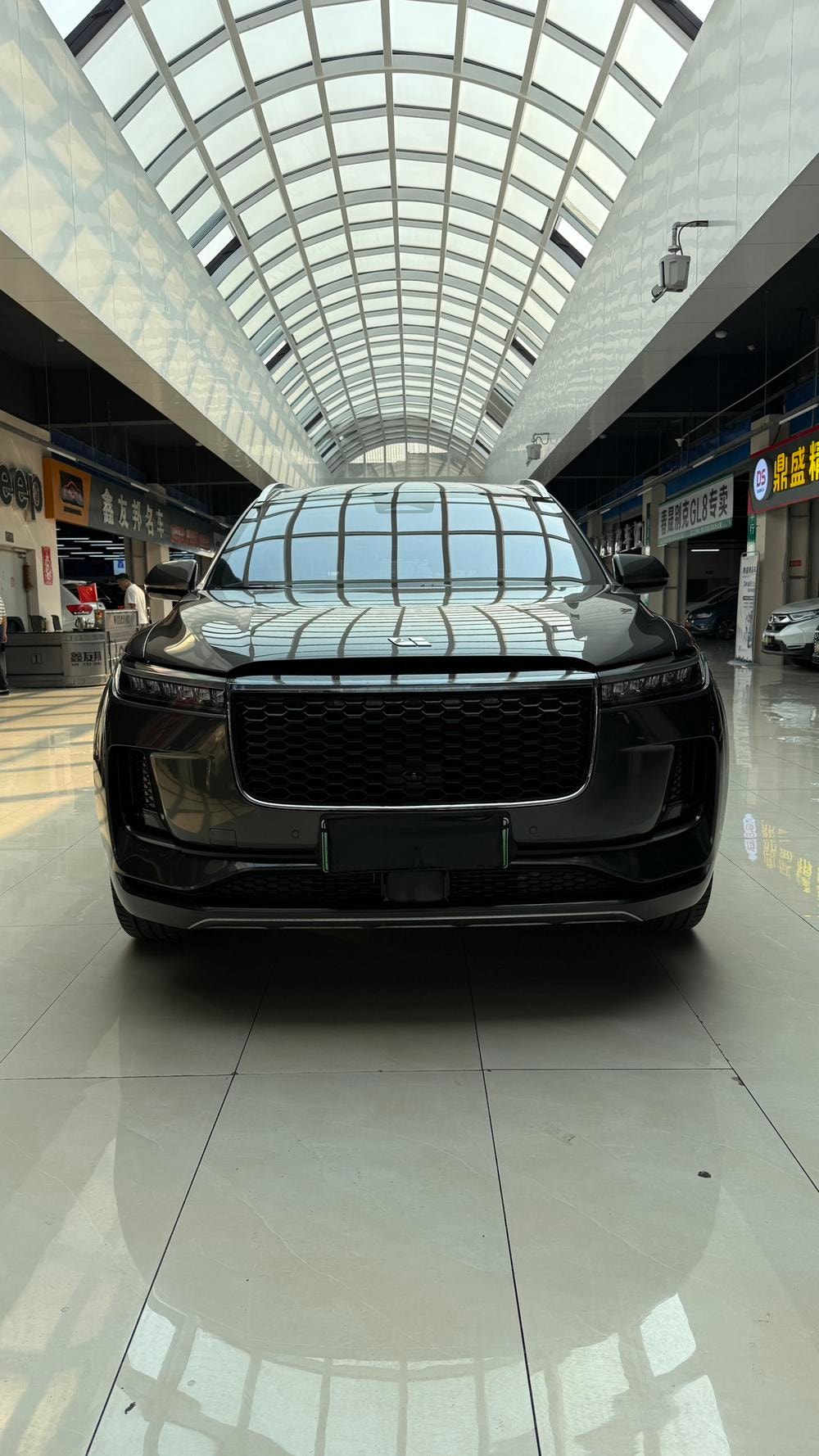 Li Auto ONE 2021 — фото автомобиля