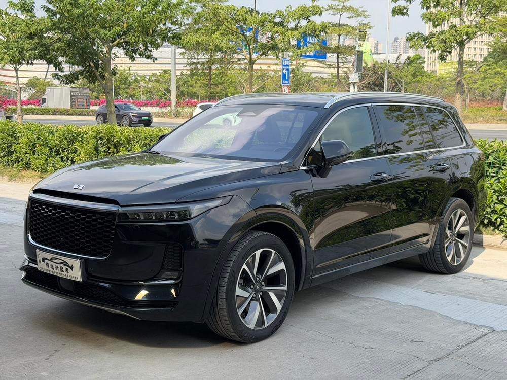 Li Auto ONE 2021 — фото автомобиля
