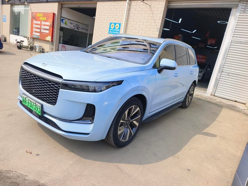 Li Auto ONE 2021 — фото автомобиля