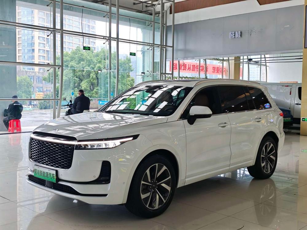 Li Auto ONE 2021 — фото автомобиля