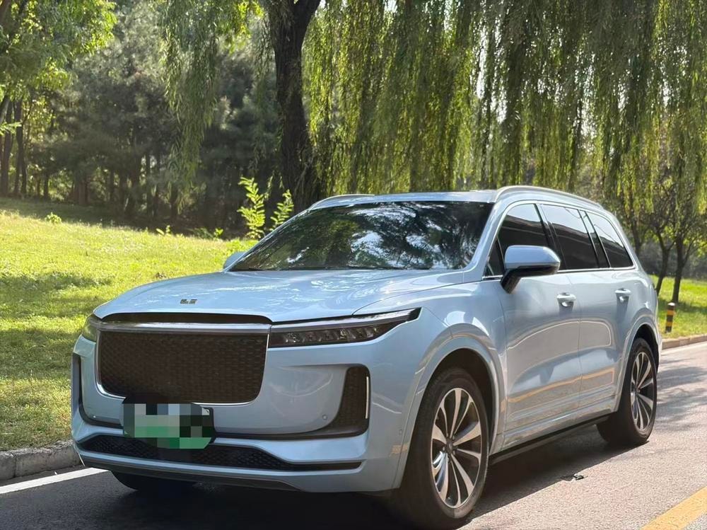 Li Auto ONE 2020 — фото автомобиля