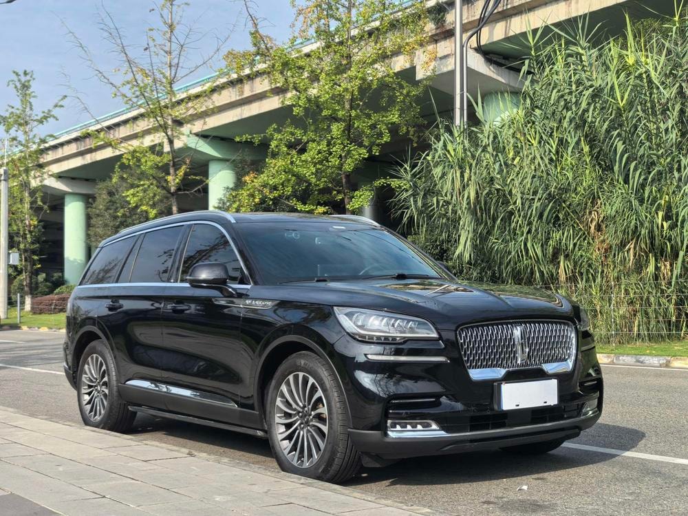 Lincoln Aviator 2021 — фото автомобиля