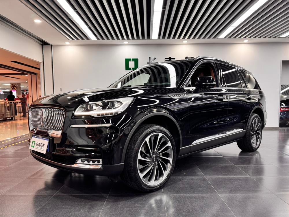 Lincoln Aviator 2021 — фото автомобиля 1
