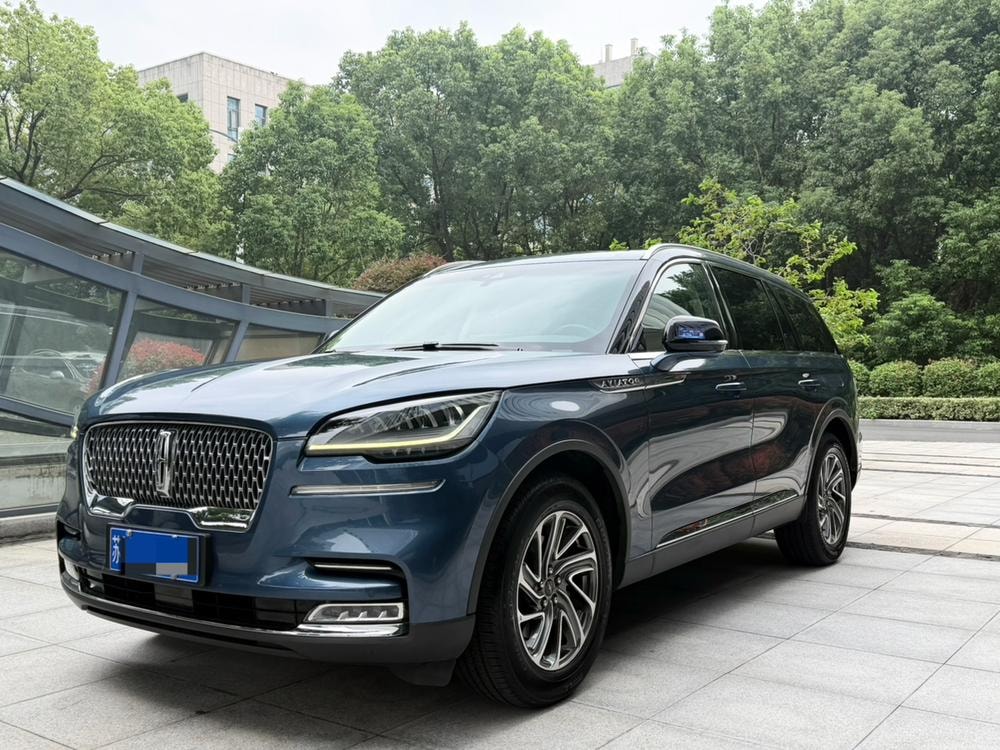 Lincoln Aviator (Import) 2020 — фото автомобиля