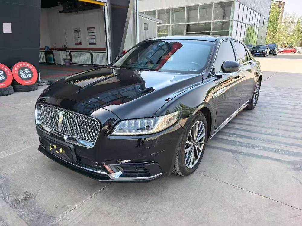 Lincoln Continental 2017 — фото автомобиля 1