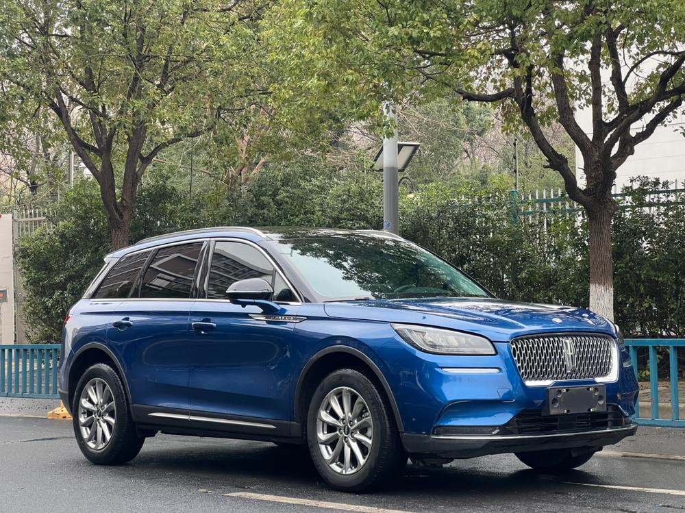 Lincoln Corsair 2020 — фото автомобиля 1