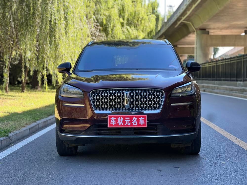 Lincoln Corsair 2022 — фото автомобиля 1
