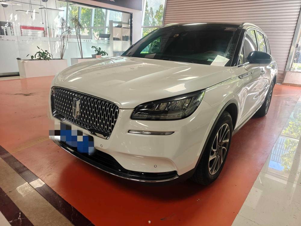 Lincoln Corsair 2020 — фото автомобиля