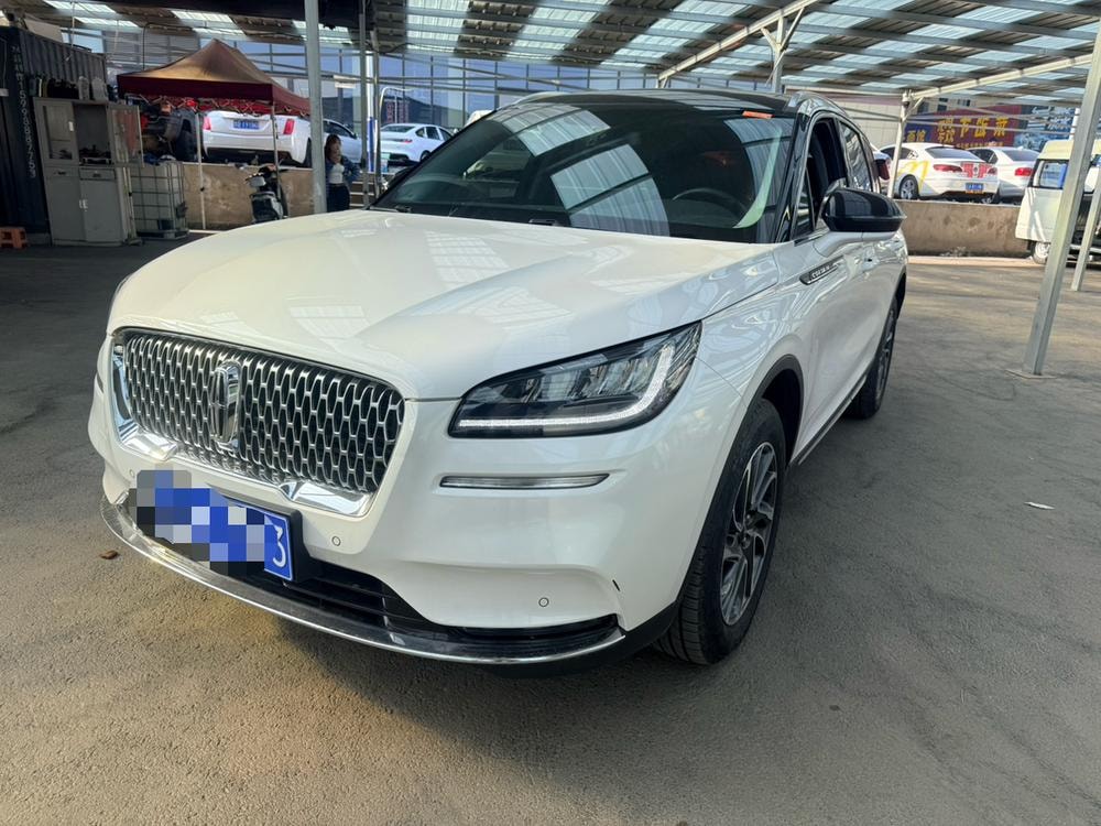 Lincoln Corsair 2022 — фото автомобиля 1