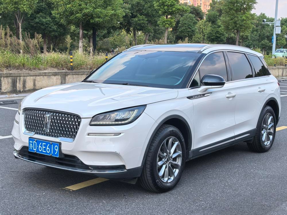 Lincoln Corsair 2020 — фото автомобиля 1