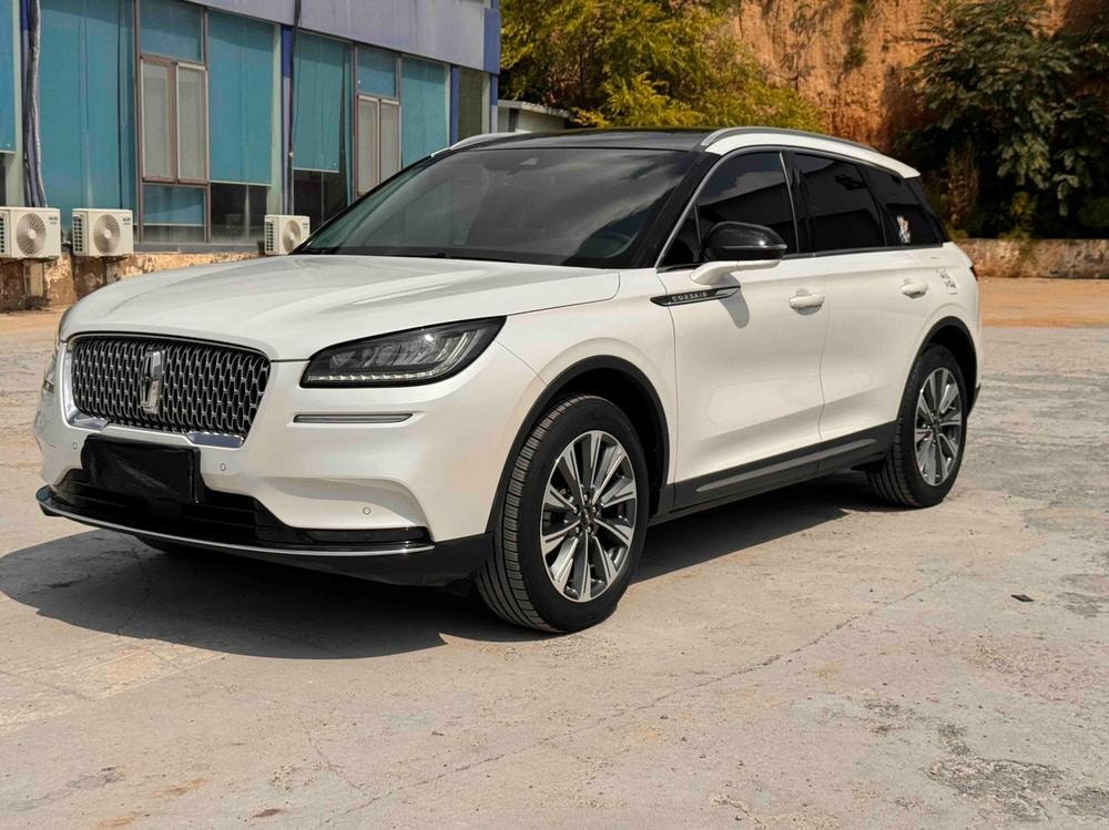 Lincoln Corsair 2022 — фото автомобиля 1