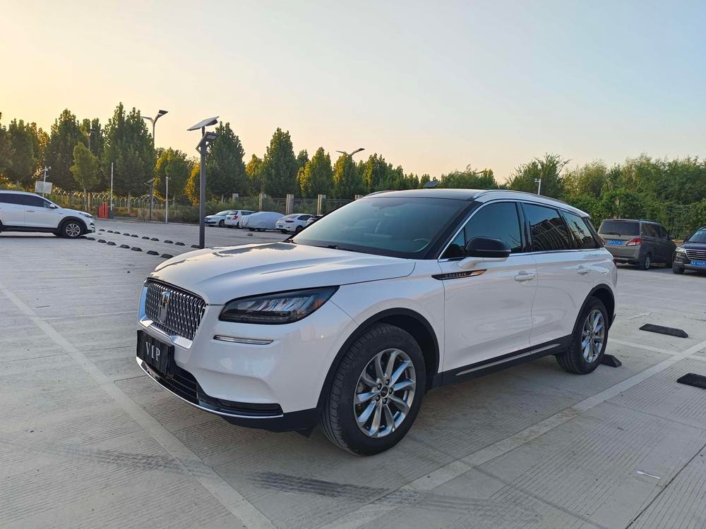 Lincoln Corsair 2021 — фото автомобиля