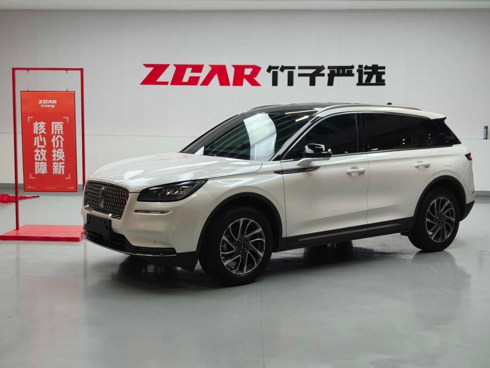 Lincoln Corsair 2020 — фото автомобиля
