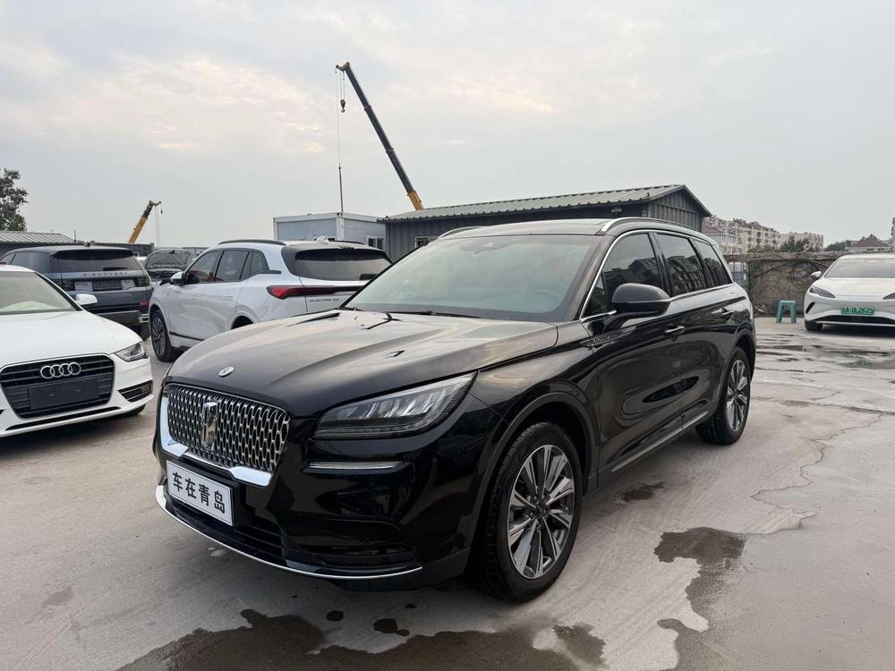 Lincoln Corsair 2022 — фото автомобиля 1