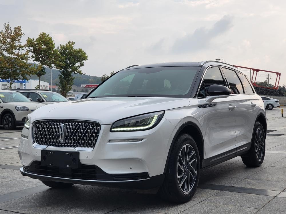 Lincoln Corsair 2022 — фото автомобиля