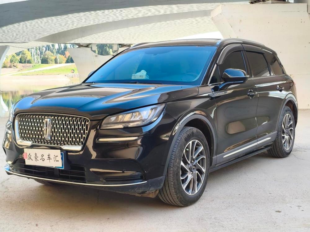 Lincoln Corsair 2022 — фото автомобиля