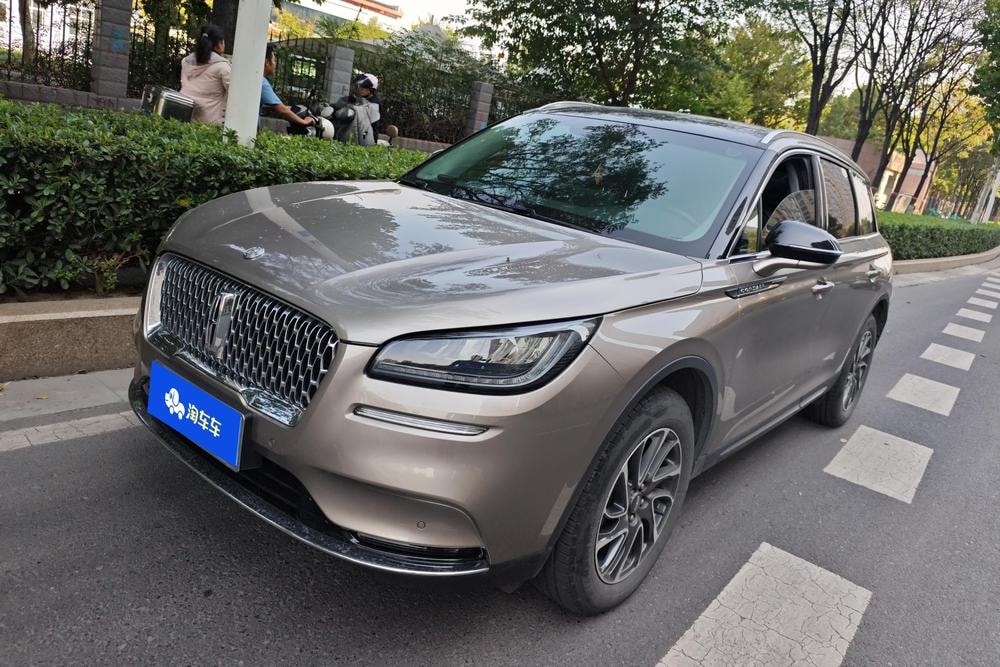 Lincoln Corsair 2022 — фото автомобиля