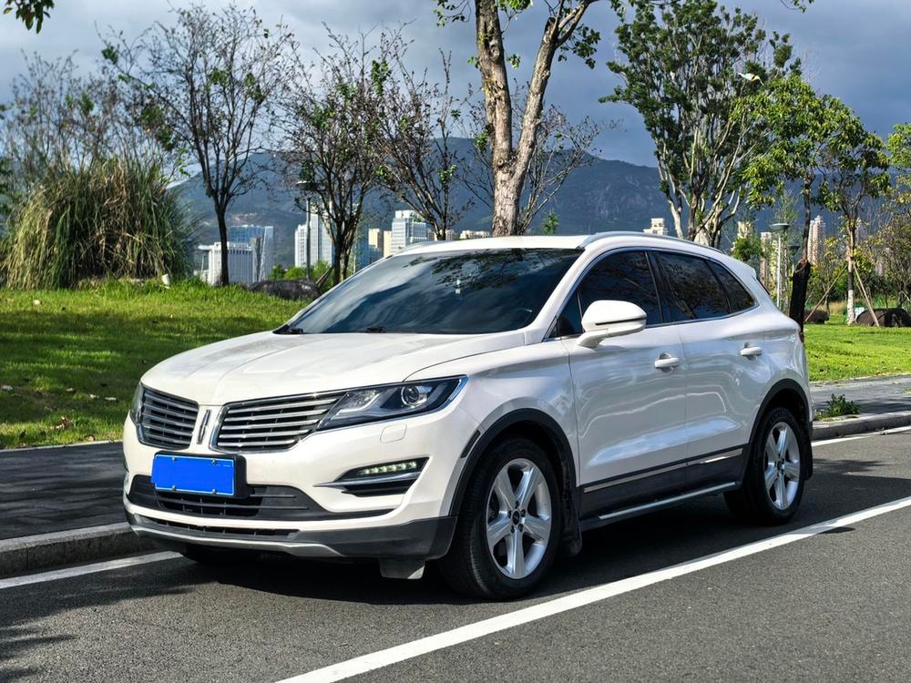 Lincoln MKC 2017 — фото автомобиля 1