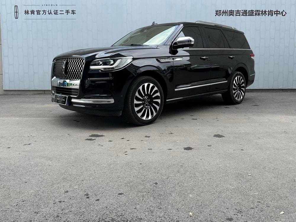 Lincoln Navigator 2024 — фото автомобиля