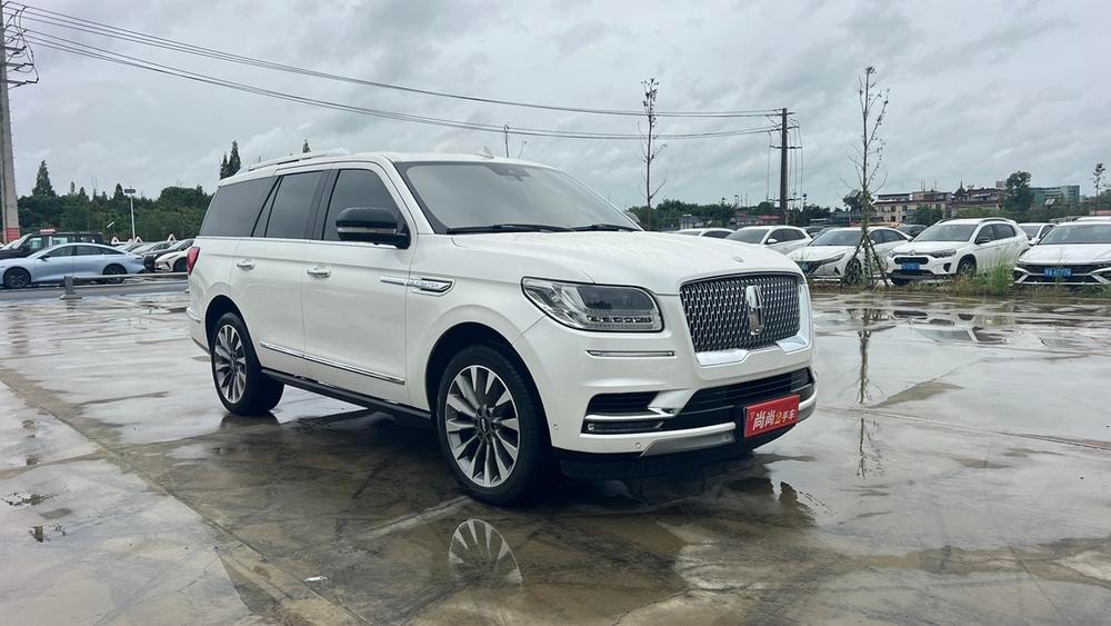 Lincoln Navigator 2018 — фото автомобиля