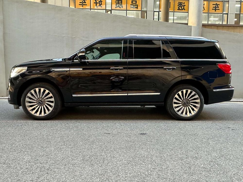 Lincoln Navigator 2020 — фото автомобиля
