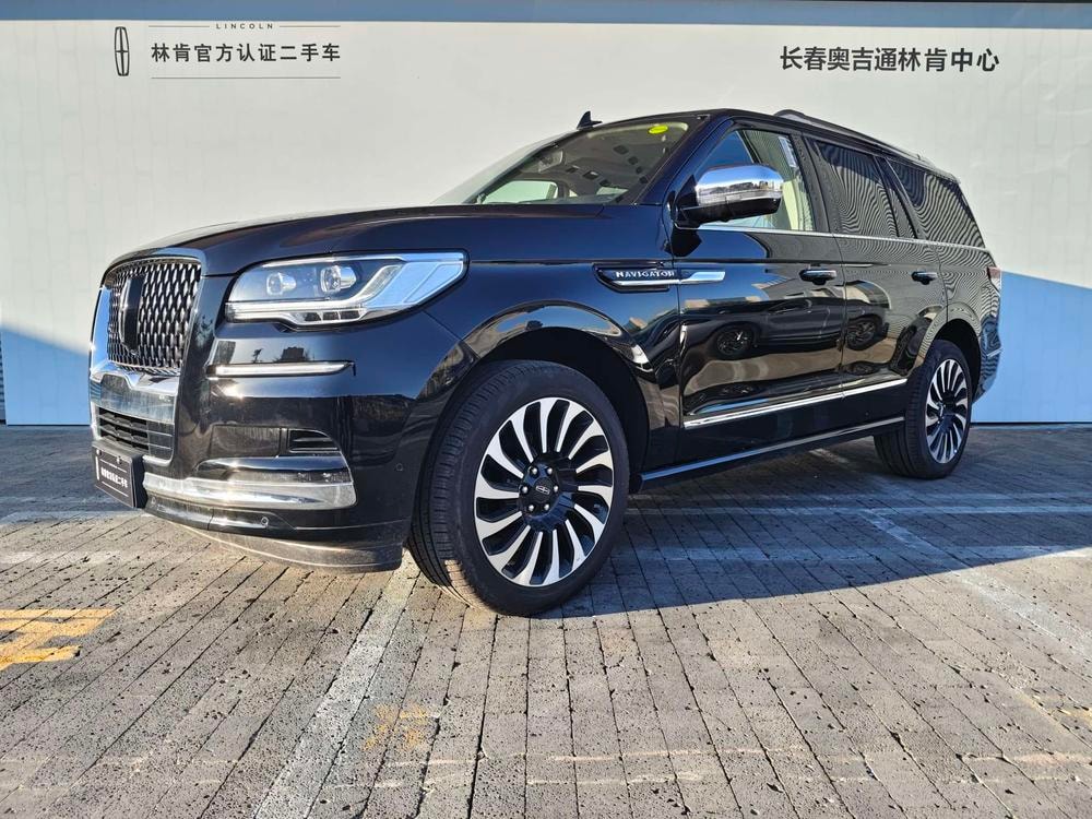 Lincoln Navigator 2024 — фото автомобиля