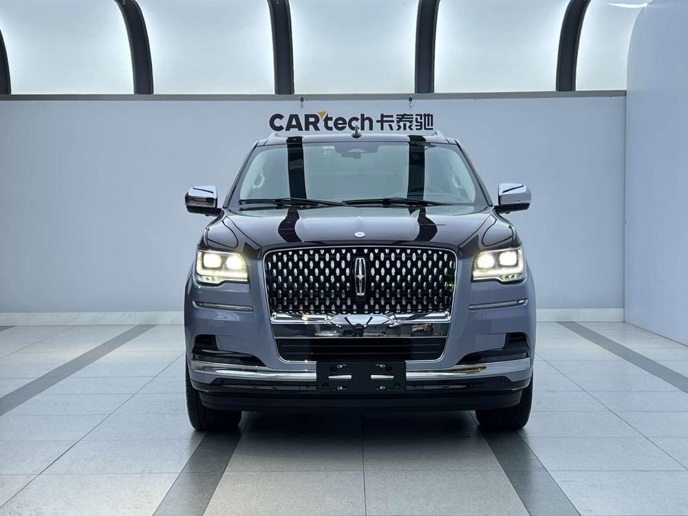 Lincoln Navigator 2022 — фото автомобиля 1