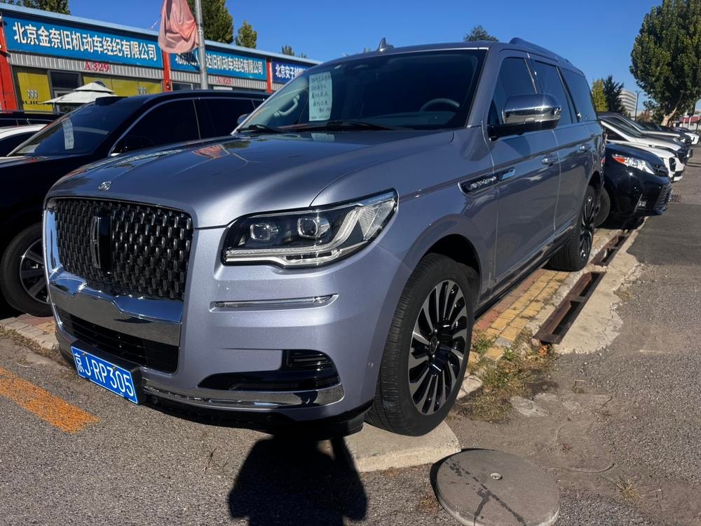 Lincoln Navigator 2022 — фото автомобиля 1