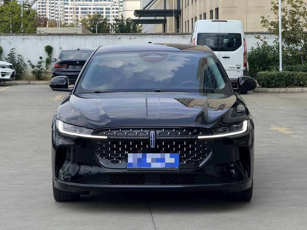 Lincoln Z 2024 — фото автомобиля 1