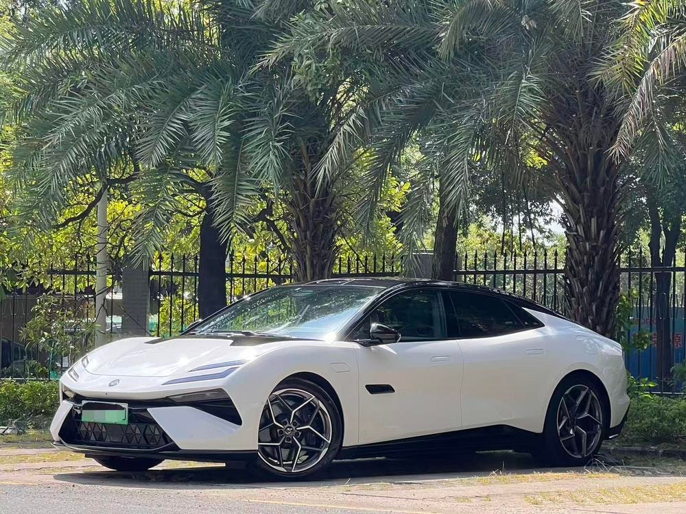 Lotus Cars Emeya 2024 — фото автомобиля