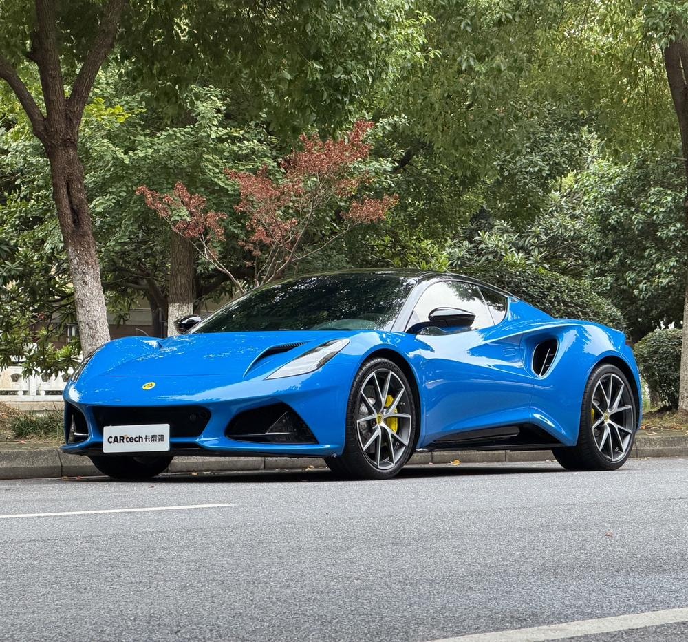 Lotus Cars Emira 2022 — фото автомобиля