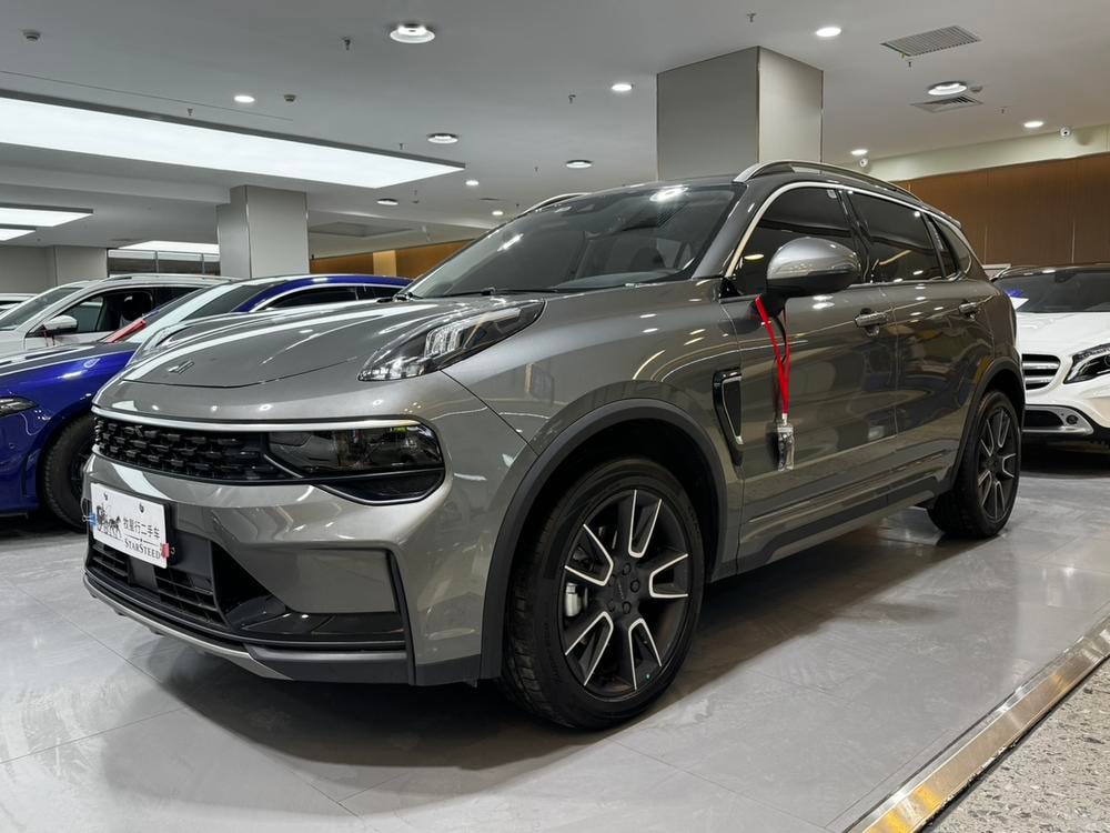 Lynk & Co 01 2021 — фото автомобиля 1