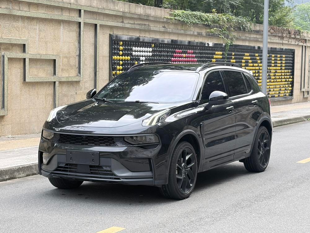 Lynk & Co 01 2023 — фото автомобиля 1