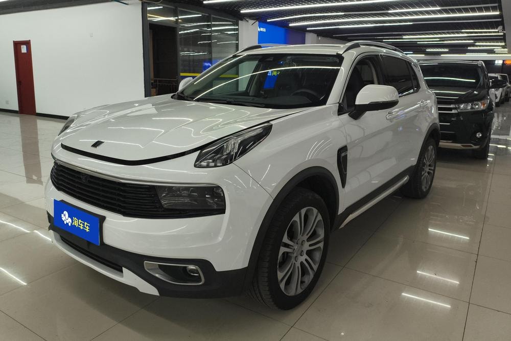 Lynk & Co 01 2019 — фото автомобиля